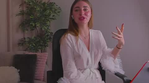 Rina online show from 05/31/26, 10:55