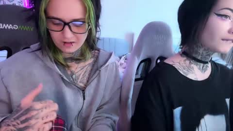   DianaBrite            fansl y online show from 04/17/26, 11:57