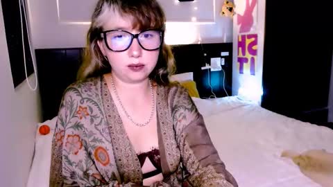 Snapshot of riri_rich chatting on 10/26/25, 01:50 Rita online show from 10/26/25, 01:50