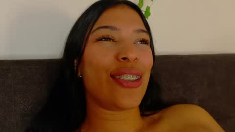Snapshot of ririibrunette__ chatting on 06/11/26, 12:32 RIRI online show from 06/11/26, 12:32