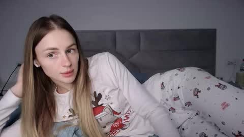 Snapshot of rita_orra chatting on 11/20/25, 12:05 Rita online show from 11/20/25, 12:05