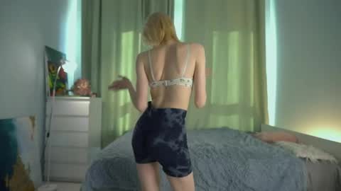 Akemi online show from 04/16/26, 04:13