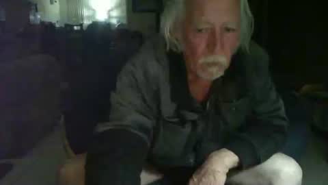 Snapshot of riverratggg chatting on 12/22/24, 10:15 riveratggg online show from 12/22/24, 10:15