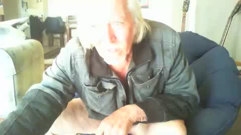 Snapshot of riverratggg chatting on 01/06/25, 06:36 riveratggg online show from 01/06/25, 06:36