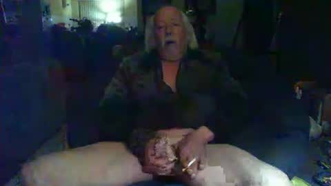 Snapshot of riverratggg chatting on 10/25/25, 08:36 riveratggg online show from 10/25/25, 08:36