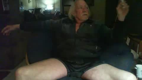 Snapshot of riverratggg chatting on 12/14/25, 07:40 riveratggg online show from 12/14/25, 07:40