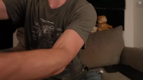 Ryan aka KeylimeRy online show from 04/01/26, 01:23