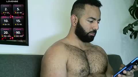 SebasRoa online show from 10/17/25, 03:25