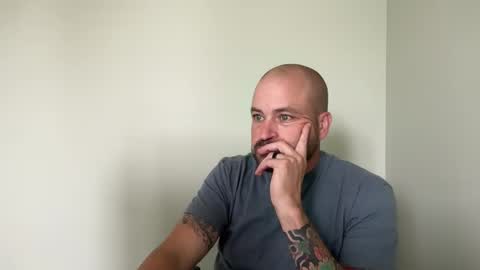 Snapshot of roadking1122 chatting on 10/27/25, 03:38 roadking1122 online show from 10/27/25, 03:38