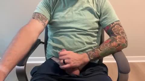 Snapshot of roadking1122 chatting on 11/25/25, 02:39 roadking1122 online show from 11/25/25, 02:39