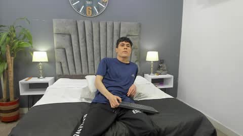 Roan Birkin online show from 02/04/25, 07:33