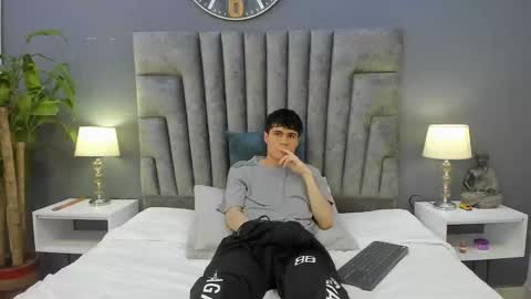 Roan Birkin online show from 02/05/25, 08:25