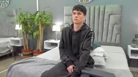 Roan Birkin online show from 02/06/25, 10:21