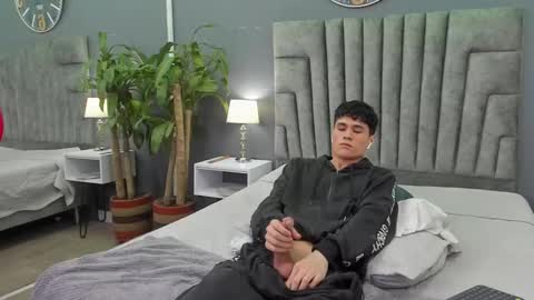 Roan Birkin online show from 02/07/25, 01:25