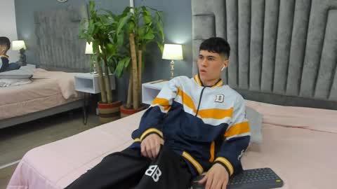 Roan Birkin online show from 02/10/25, 07:38