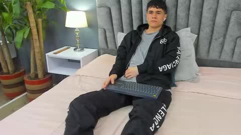 Roan Birkin online show from 02/12/25, 07:24