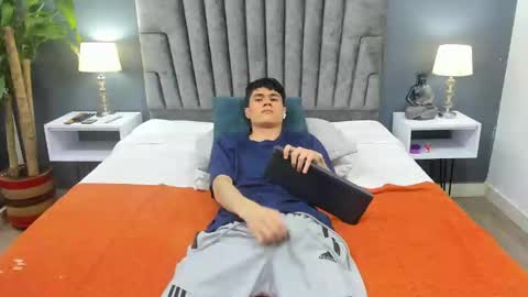 Roan Birkin online show from 02/20/25, 11:43