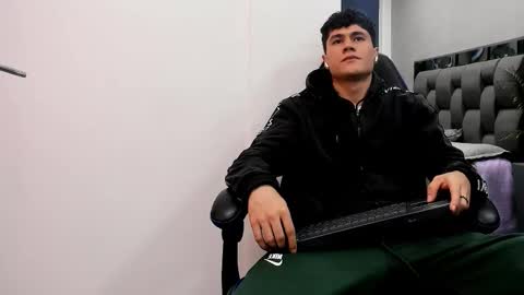 Roan Birkin online show from 10/08/25, 07:33