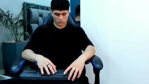 Roan Birkin online show from 11/19/25, 07:58