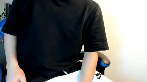 Roan Birkin online show from 11/30/25, 07:18