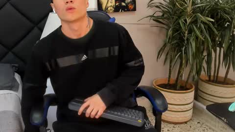 Roan Birkin online show from 03/17/26, 09:07