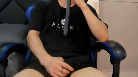 Roan Birkin online show from 03/19/26, 08:46