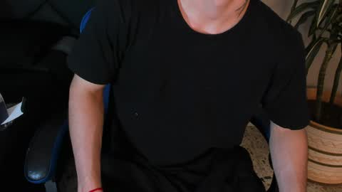 Roan Birkin online show from 04/15/26, 07:32