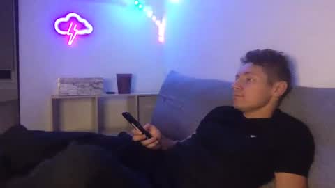 Snapshot of roastingcorn chatting on 12/20/24, 10:49 RoastingCorn online show from 12/20/24, 10:49