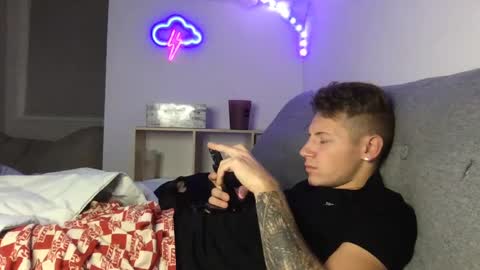 Snapshot of roastingcorn chatting on 01/05/25, 01:04 RoastingCorn online show from 01/05/25, 01:04