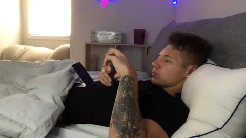 Snapshot of roastingcorn chatting on 01/05/25, 04:06 RoastingCorn online show from 01/05/25, 04:06