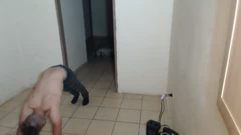 Snapshot of roastingcorn chatting on 12/19/25, 01:51 RoastingCorn online show from 12/19/25, 01:51