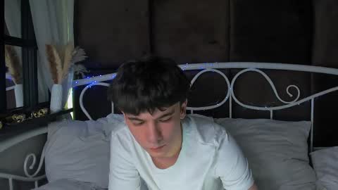 Robbie online show from 05/12/26, 03:42
