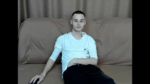 robert10211 online show from 10/27/25, 05:39