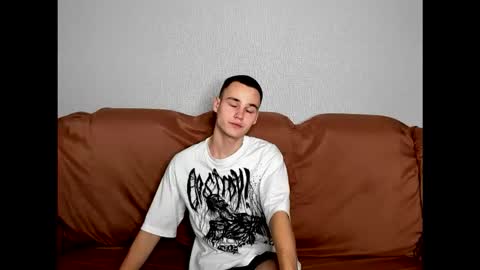 robert10211 online show from 11/05/25, 04:56