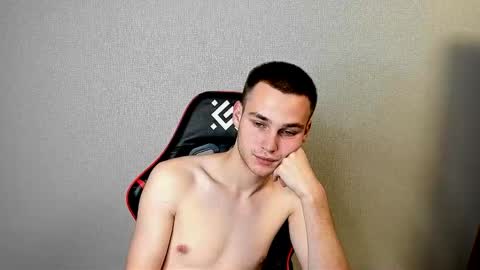 robert10211 online show from 11/12/25, 04:29