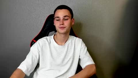 robert10211 online show from 11/18/25, 03:34