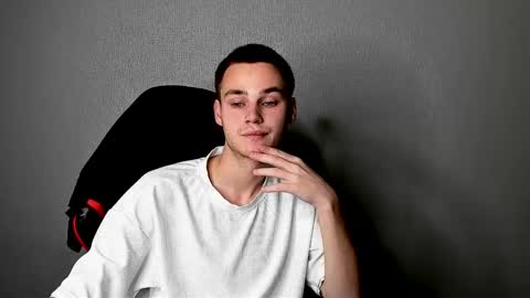 robert10211 online show from 11/25/25, 09:53