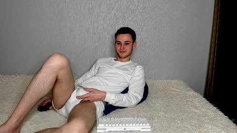 robert10211 online show from 04/03/26, 06:17