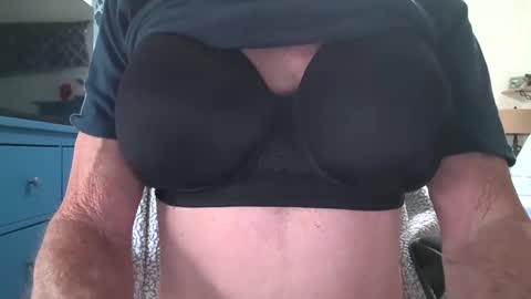 Snapshot of robert45556 chatting on 10/09/25, 09:02 robert online show from 10/09/25, 09:02