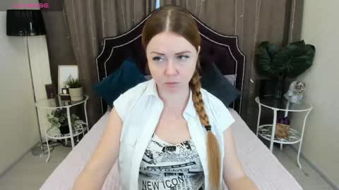 Snapshot of robertamorelly chatting on 12/03/24, 05:42 Betty online show from 12/03/24, 05:42