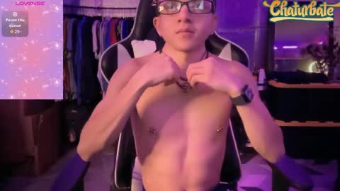 Snapshot of robertcicijr21 chatting on 10/27/25, 01:53 Robert Cici Jr. online show from 10/27/25, 01:53