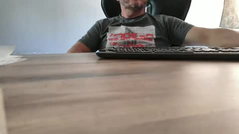 roberto19777 online show from 04/26/26, 01:53