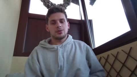 Snapshot of roberto_twink1 chatting on 12/18/24, 02:06 Roberto online show from 12/18/24, 02:06