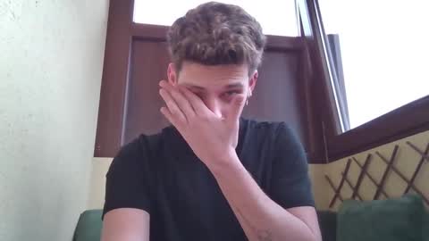 Snapshot of roberto_twink1 chatting on 02/02/25, 06:48 Roberto online show from 02/02/25, 06:48