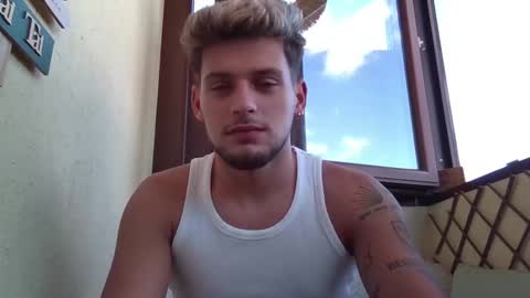 Snapshot of roberto_twink1 chatting on 09/22/25, 08:49 Roberto online show from 09/22/25, 08:49