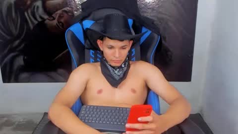 Snapshot of robin_lenox chatting on 12/03/24, 04:17 Robin online show from 12/03/24, 04:17