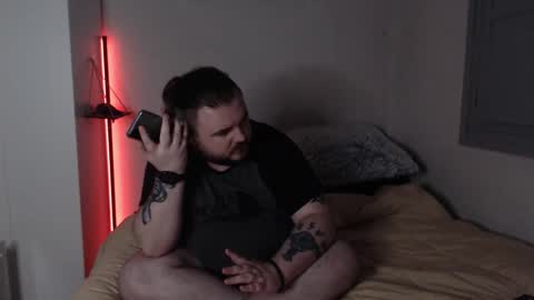 Snapshot of robinmyself chatting on 11/23/25, 10:42 Robin online show from 11/23/25, 10:42