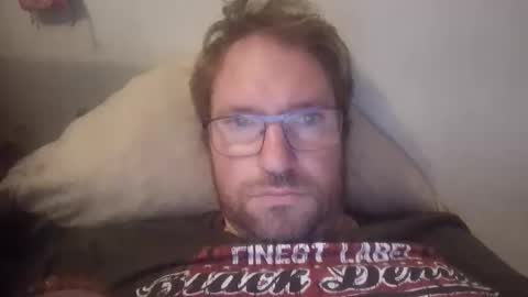 Snapshot of robinouhot chatting on 11/18/25, 02:06 robinouhot online show from 11/18/25, 02:06