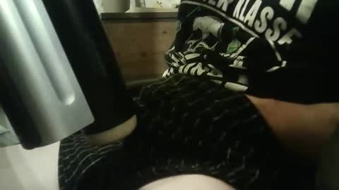 Snapshot of roccki999 chatting on 10/05/25, 11:24 Nick online show from 10/05/25, 11:24