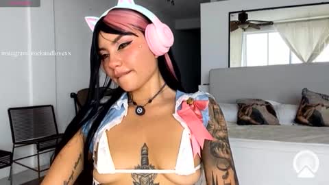 Snapshot of rockandlovexx chatting on 11/25/25, 09:59 Samantha Estephania online show from 11/25/25, 09:59